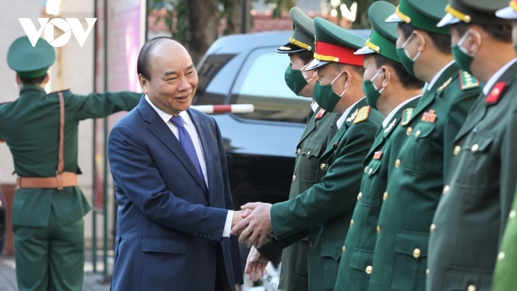 PM pays Tet visit to Da Nang armed forces